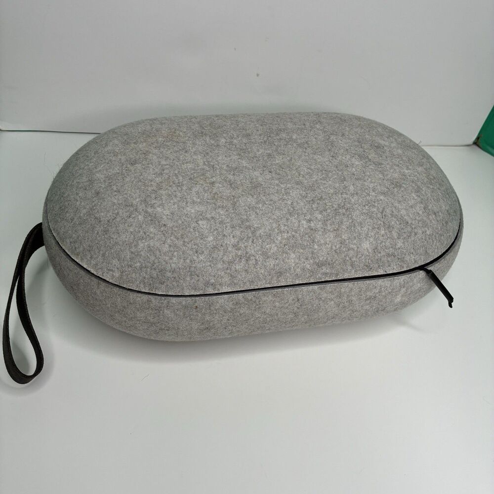 Meta Oculus Quest 2 (3010036901) Carrying Case Only for Lightweight, Portable